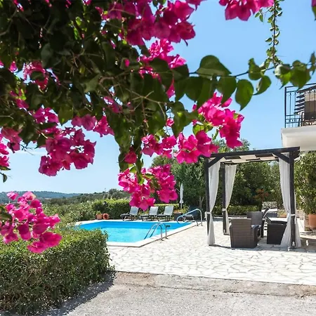 Mandarin Trapezaki Kefalonia * Τραπεζάκι